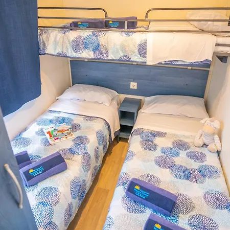 Kamp alanı Happy Camp Mobile Homes In Golden Sunset