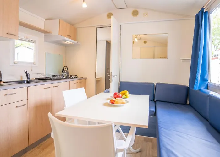 캠프장 Happy Camp Mobile Homes In Golden Sunset *