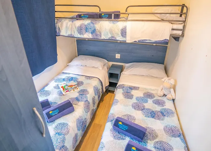 캠프장 Happy Camp Mobile Homes In Golden Sunset