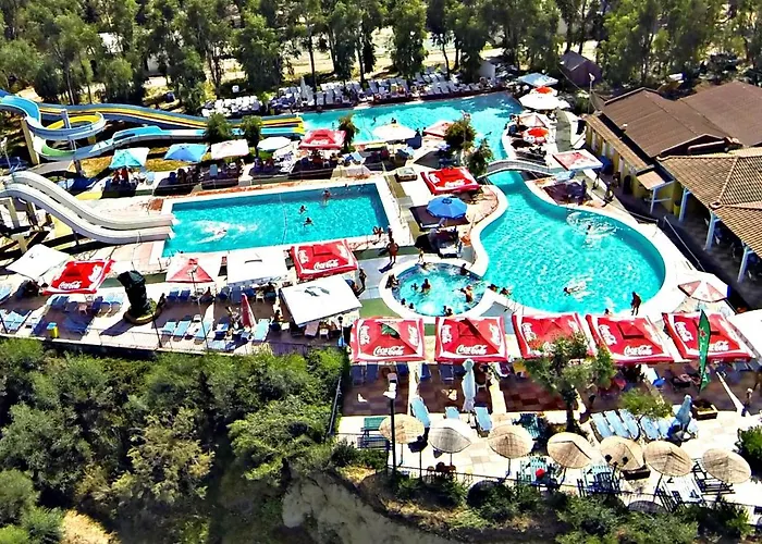 Kemp Happy Camp Mobile Homes In Golden Sunset *